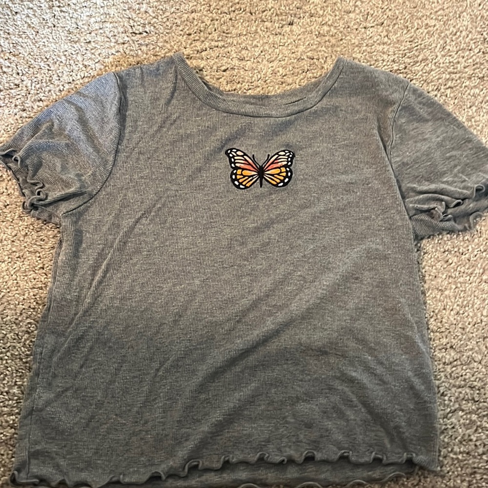 Wild fible, Medium, gray, ruffles at bottom